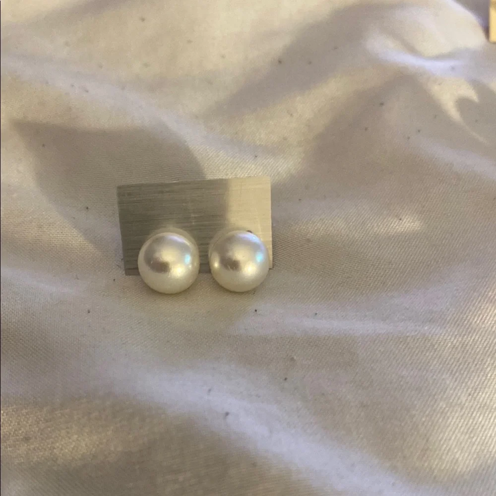 Elegant Pearl Stud Earrings - Picture 1 of 1